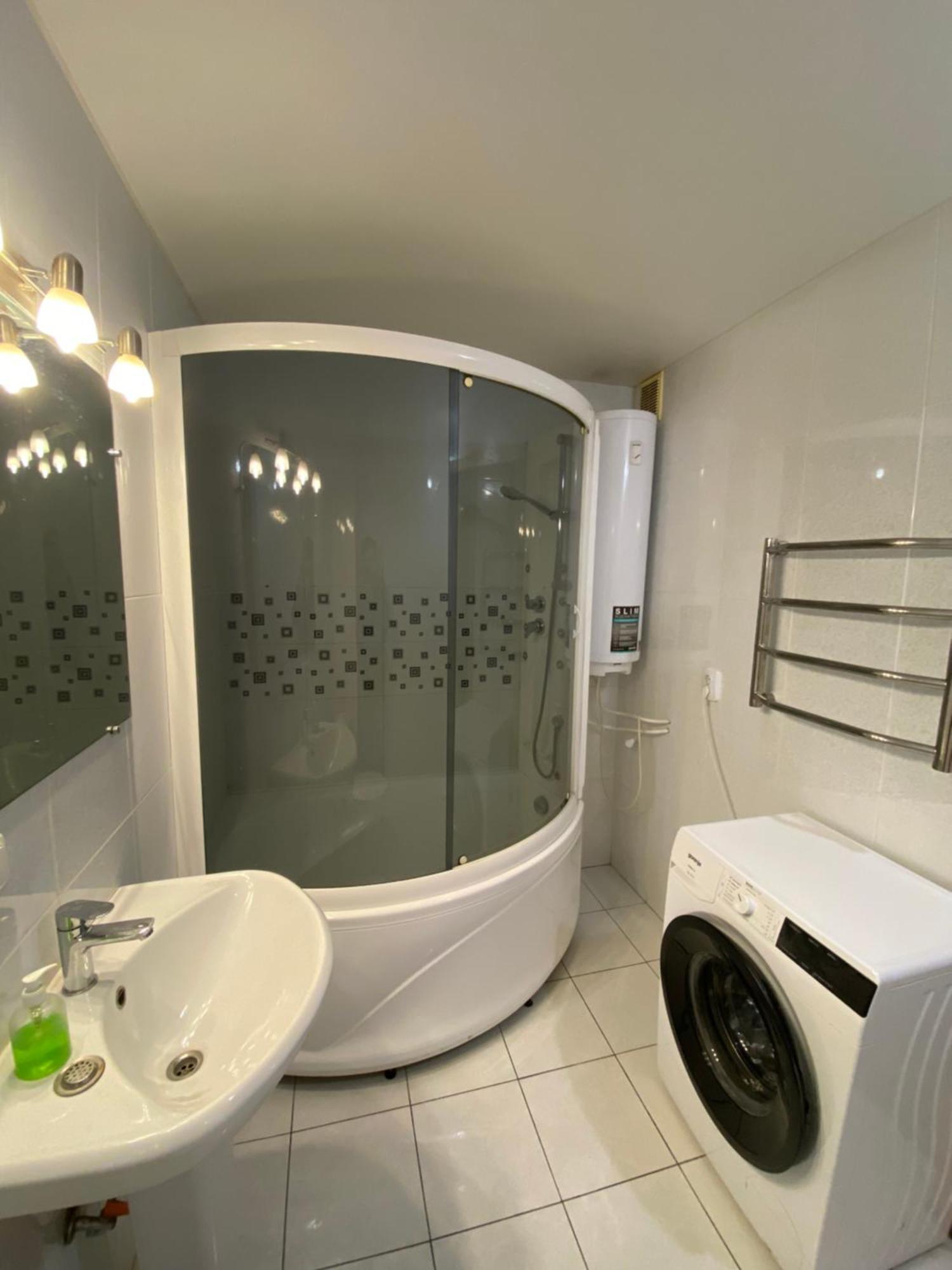 Real Home Apartments- Geroiv Dnipra Metro Station Kyiv Exterior photo
